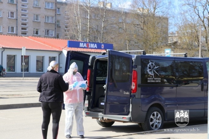Ogrē sāk brīvpusdienu izdali skolēniem 06.04.2020