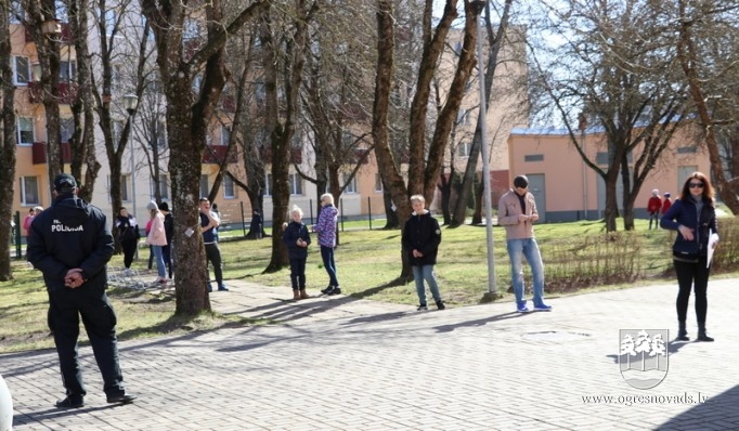 Ogrē sāk brīvpusdienu izdali skolēniem 06.04.2020