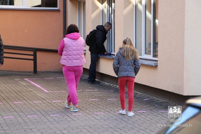 Ogrē sāk brīvpusdienu izdali skolēniem 06.04.2020
