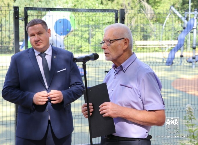 Atklāts bērnu rotaļlaukums J.Čakstes prospektā