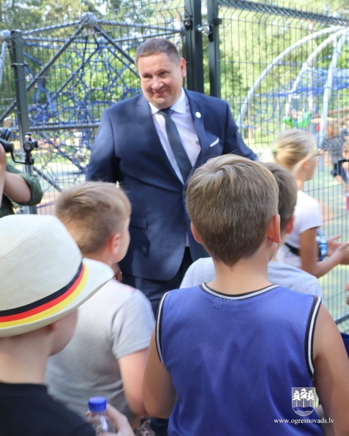 Atklāts bērnu rotaļlaukums J.Čakstes prospektā