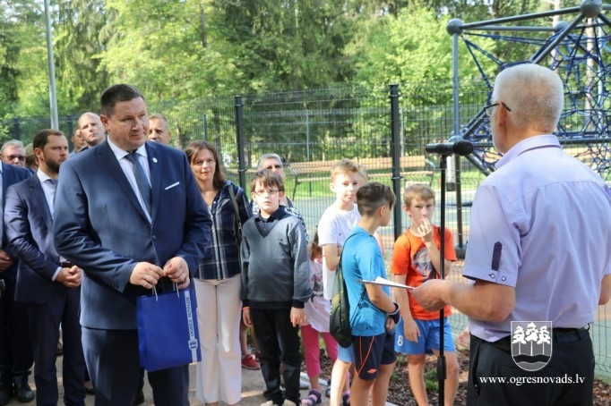 Atklāts bērnu rotaļlaukums J.Čakstes prospektā