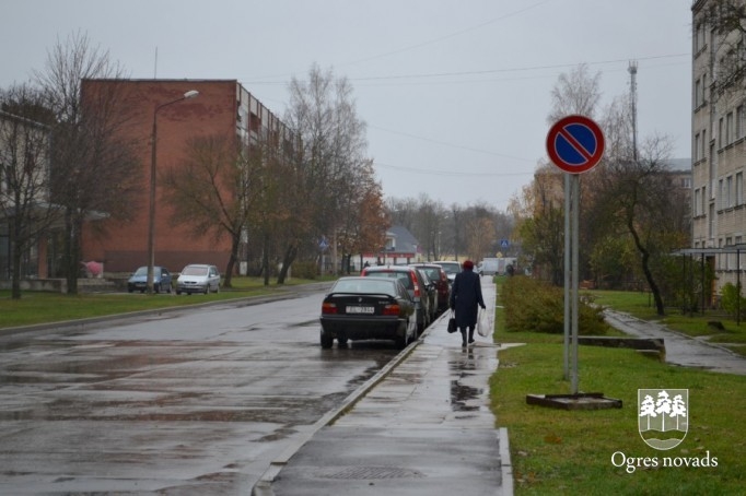 Pie t/c „Dauga” un Skolas ielā uzstādītas ceļa zīmes