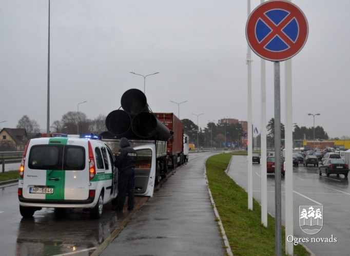 Pie t/c „Dauga” un Skolas ielā uzstādītas ceļa zīmes