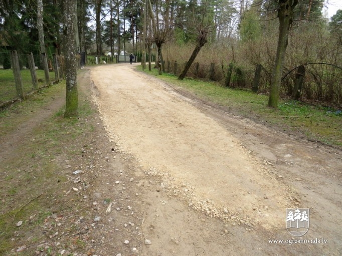 Sakārtoti grants ceļu posmi, kas cieta pavasara šķīdonī