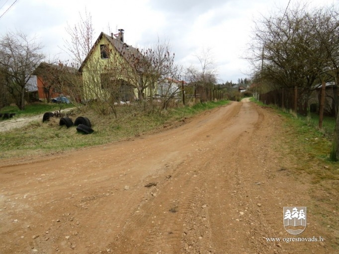 Sakārtoti grants ceļu posmi, kas cieta pavasara šķīdonī