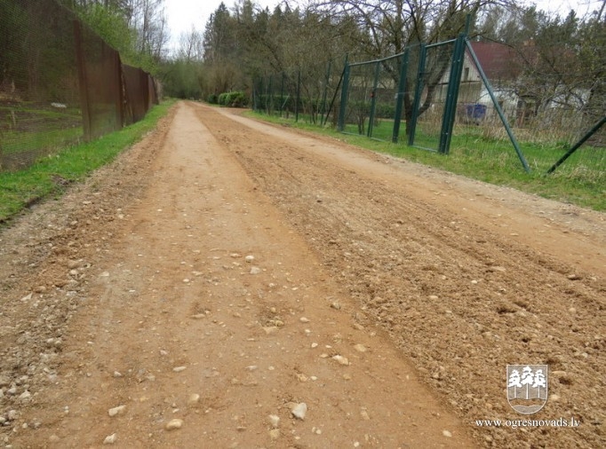 Sakārtoti grants ceļu posmi, kas cieta pavasara šķīdonī