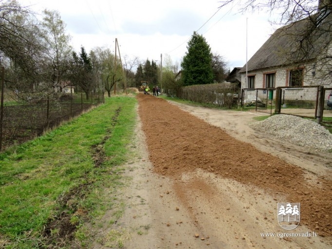 Sakārtoti grants ceļu posmi, kas cieta pavasara šķīdonī