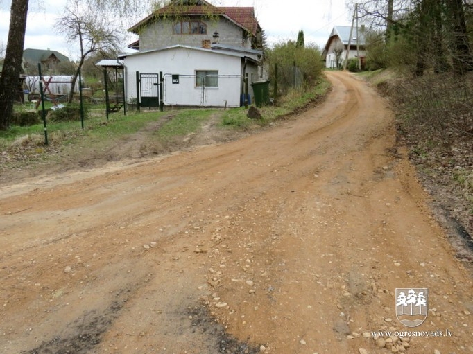 Sakārtoti grants ceļu posmi, kas cieta pavasara šķīdonī