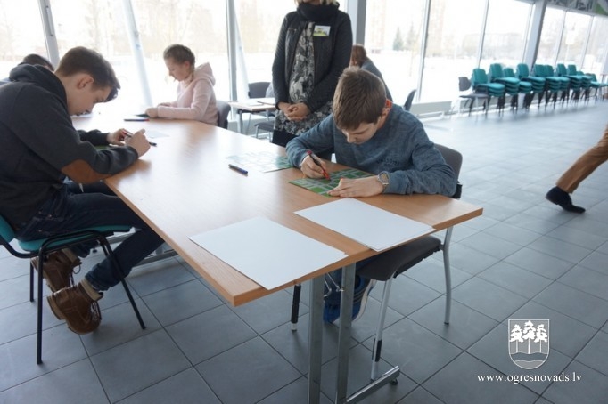 Jaunogres vidusskolas komandai lieliski rezultāti CSDD konkursa finālā