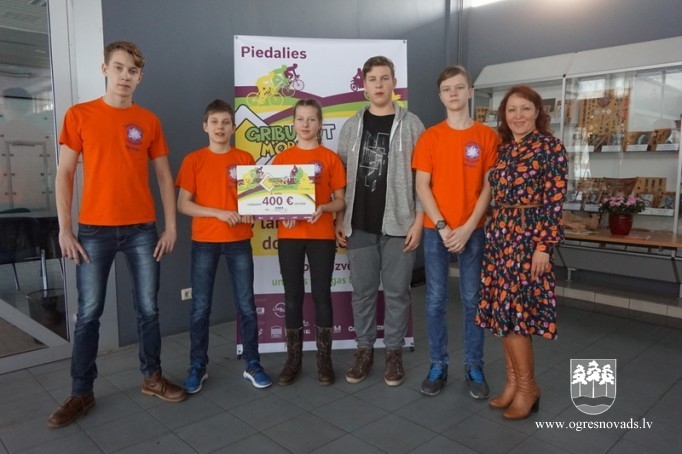 Jaunogres vidusskolas komandai lieliski rezultāti CSDD konkursa finālā