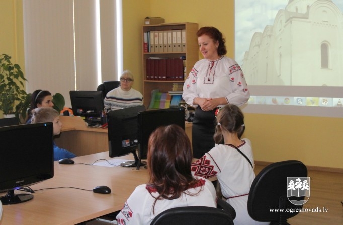 Bērni no Ukrainas viesojas Ogres 1.vidusskolā