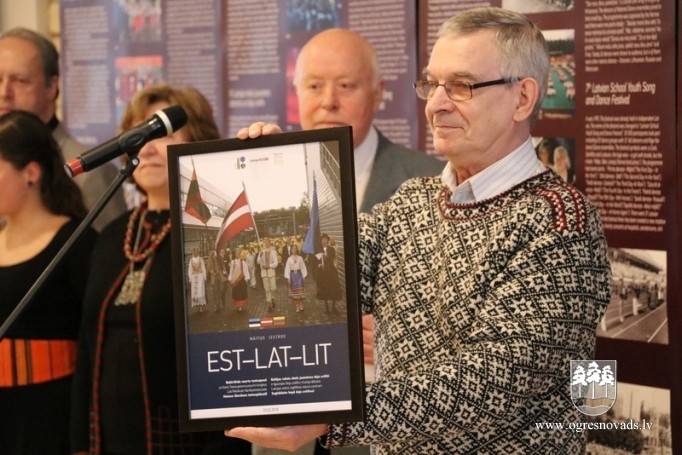 Atklāta Baltijas valstu skolu jaunatnes Deju svētku izstāde