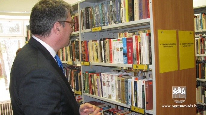 Viesi no Francijas institūta Latvijā un Somijas Ogres Centrālajā bibliotēkā