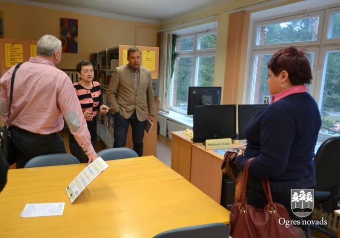 Deputāti tiekas Ogres Centrālajā bibliotēkā