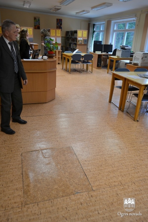 Deputāti tiekas Ogres Centrālajā bibliotēkā