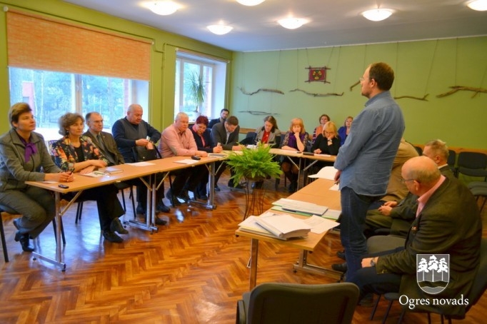 Deputāti tiekas Ogres Centrālajā bibliotēkā