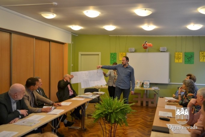 Deputāti tiekas Ogres Centrālajā bibliotēkā