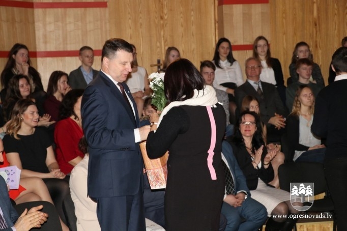 Latvijas Valsts prezidents viesojas Ogres Valsts ģimnāzijā