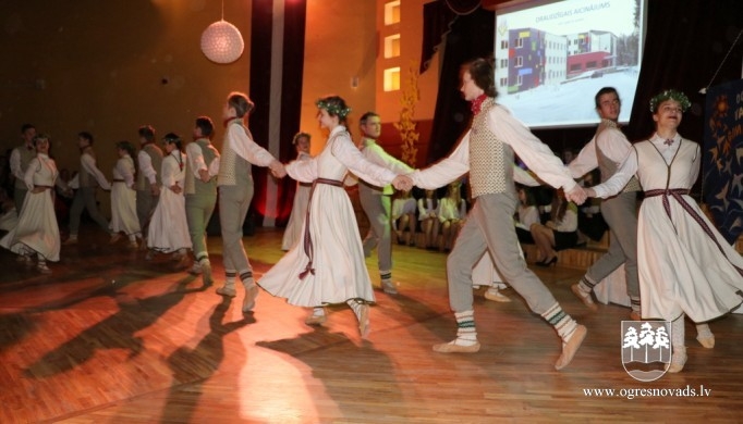Latvijas Valsts prezidents viesojas Ogres Valsts ģimnāzijā