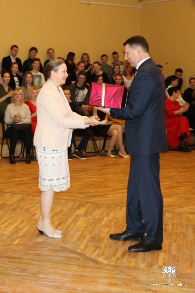 Latvijas Valsts prezidents viesojas Ogres Valsts ģimnāzijā