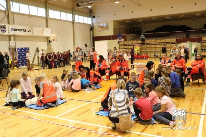 Ogres novada skolēni piedalās projektā “Viena diena drošībai”
