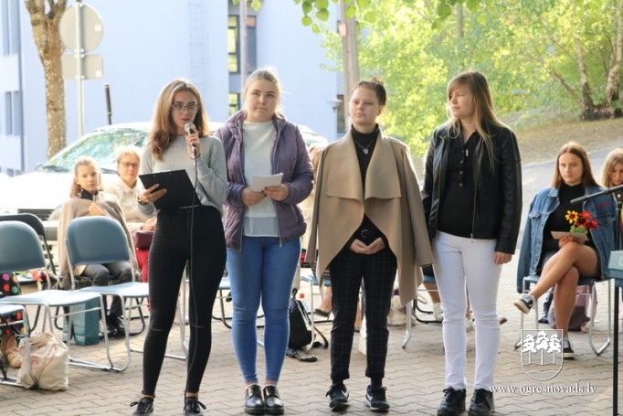 Dzeja uzzied Zvaigžņu ielā
