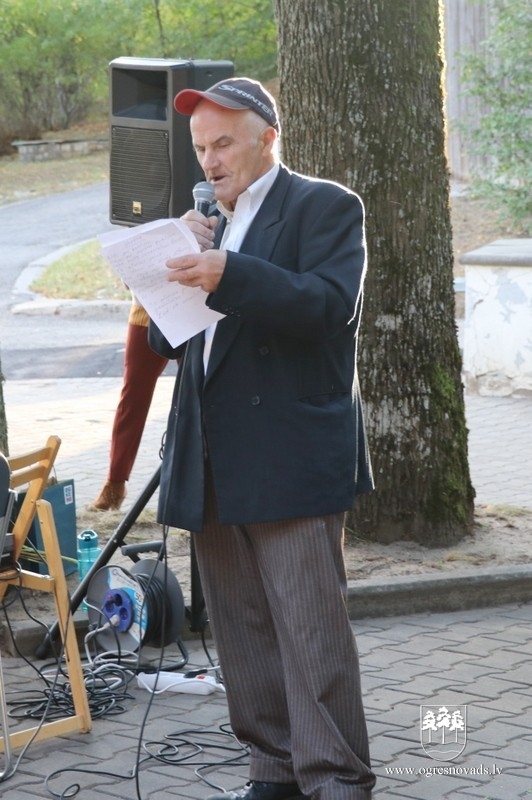 Dzeja uzzied Zvaigžņu ielā
