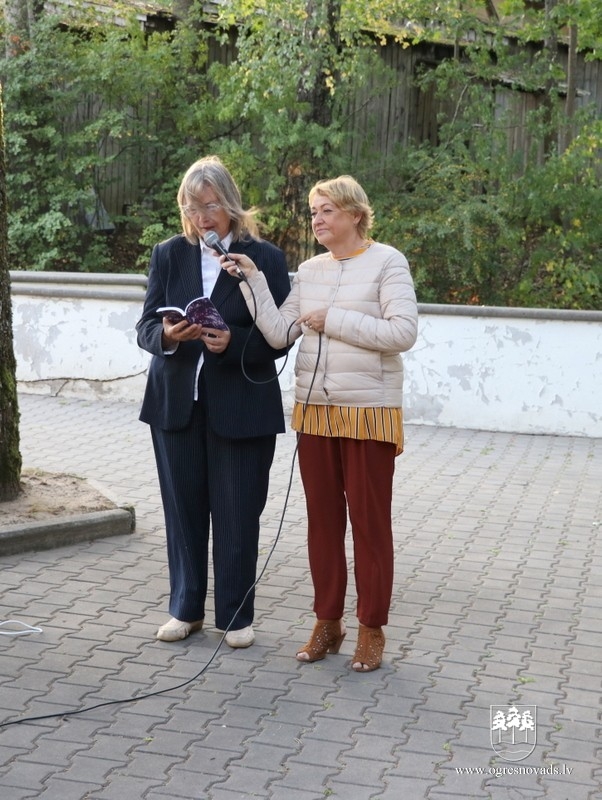 Dzeja uzzied Zvaigžņu ielā