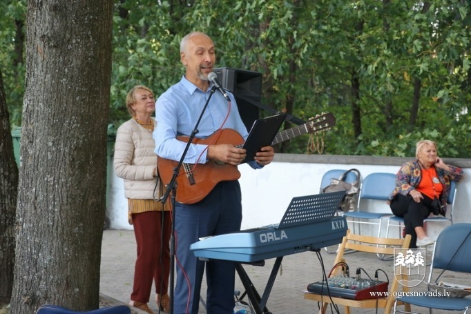 Dzeja uzzied Zvaigžņu ielā