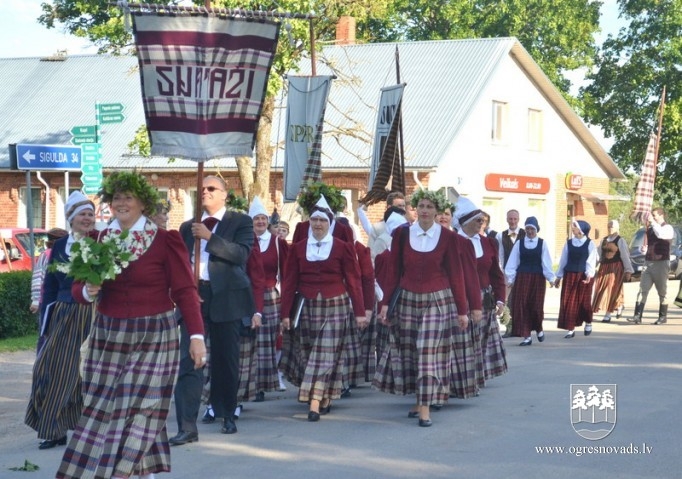 Suntažos aizvadīti novada Dziesmu un deju svētki