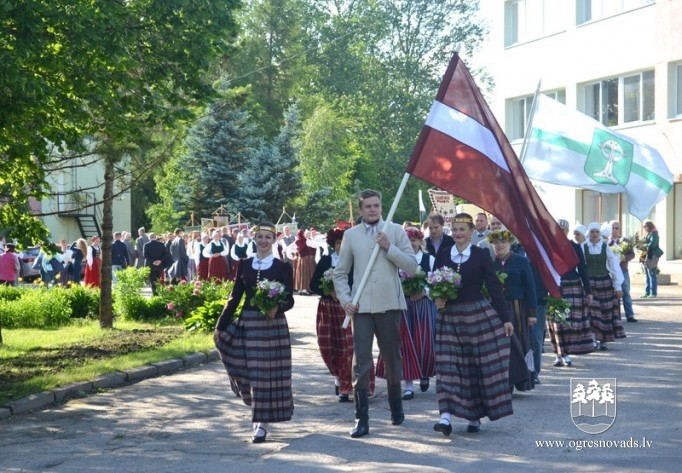 Suntažos aizvadīti novada Dziesmu un deju svētki