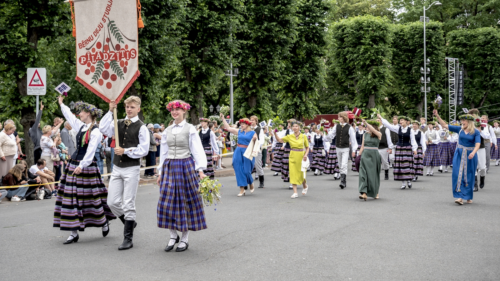Dziesmu svētku gājiens. Ogres novads. Foto: Voldemārs Stāvusis