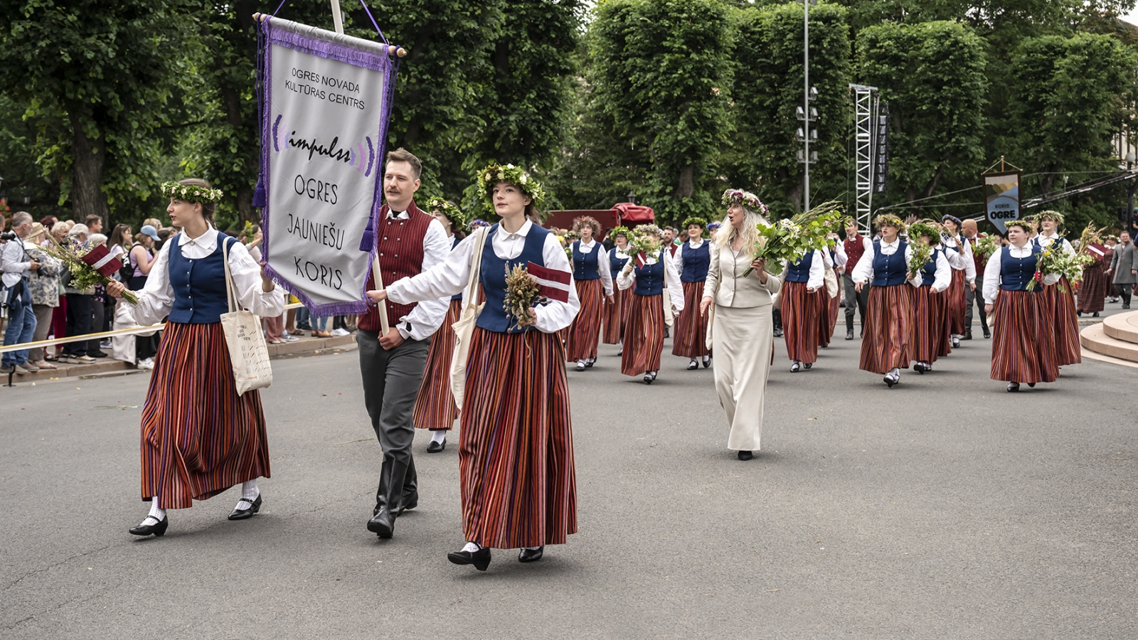 Dziesmu svētku gājiens. Ogres novads. Foto: Voldemārs Stāvusis