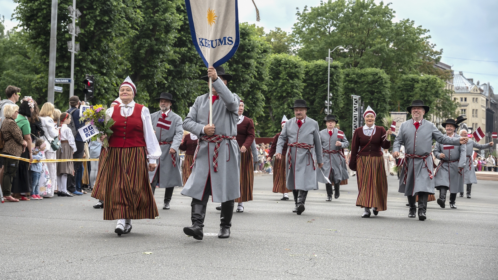 Dziesmu svētku gājiens. Ogres novads. Foto: Voldemārs Stāvusis