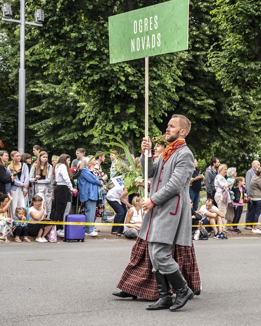 Dziesmu svētku gājiens. Ogres novads. Foto: Voldemārs Stāvusis