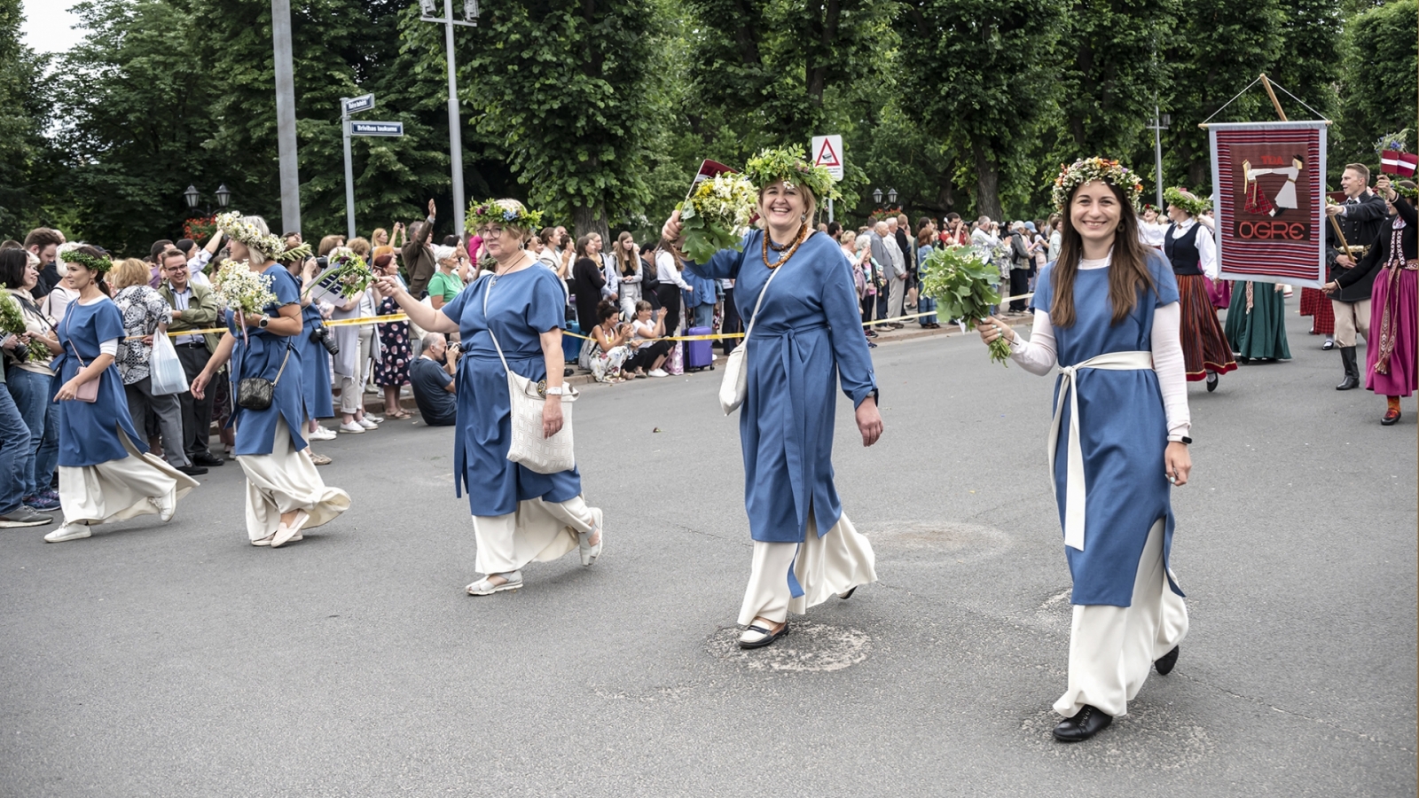 Dziesmu svētku gājiens. Ogres novads. Foto: Voldemārs Stāvusis