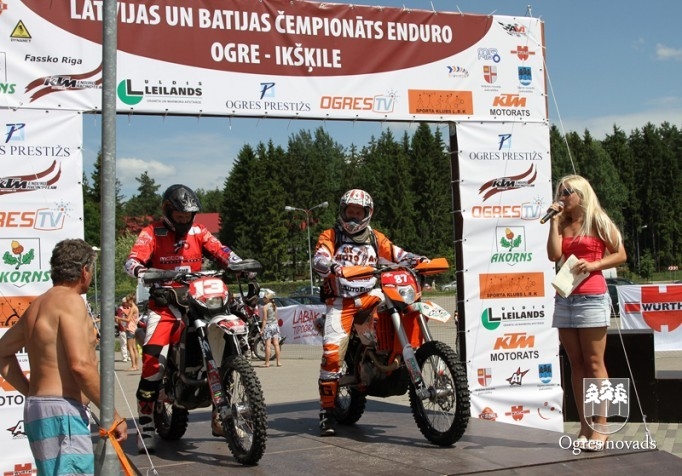 Ogres un Ikšķiles novadā sacenšas enduro braucēji