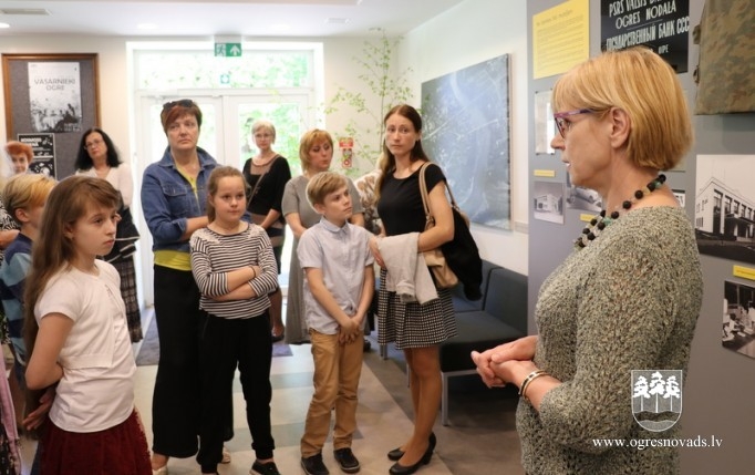 Apbalvoti konkursa “Saules mūžu Latvijai” labāko darbu autori