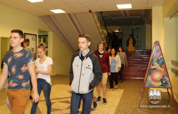 Mācību ugunsdzēsības trauksme sākumskolā un ģimnāzijā