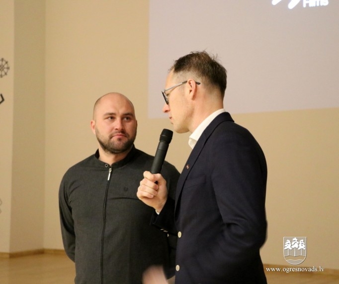 Ogrē notikusi filmas “Ukrainas frontē bez pārmaiņām” pirmizrāde