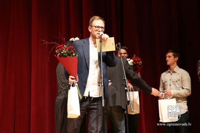 Uzņemta dokumentālā filma par lauku skolām Ogres novadā