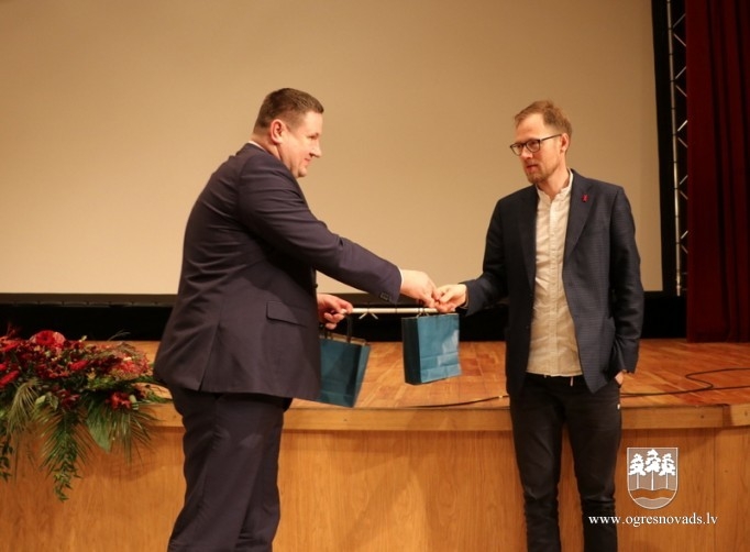 Uzņemta dokumentālā filma par lauku skolām Ogres novadā
