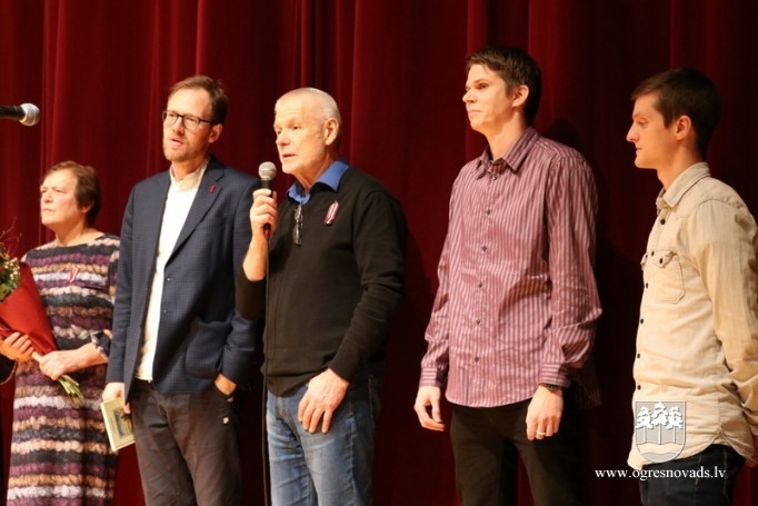 Uzņemta dokumentālā filma par lauku skolām Ogres novadā