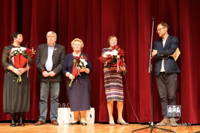 Uzņemta dokumentālā filma par lauku skolām Ogres novadā