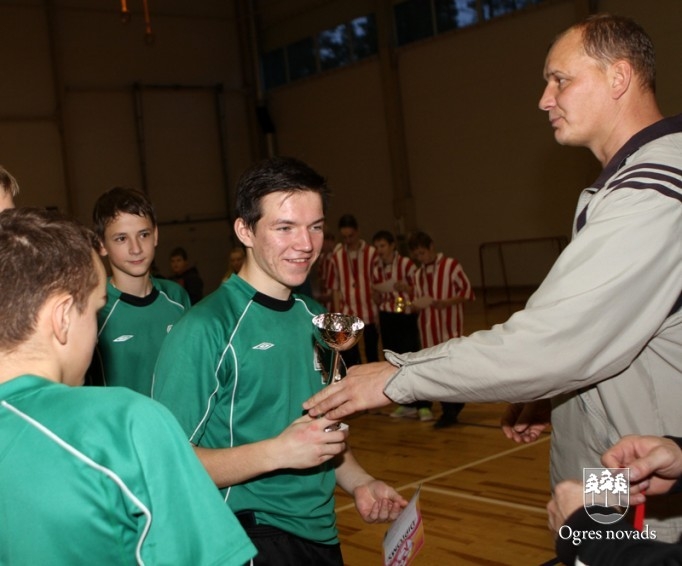 Ogres Valsts ģimnāzijai bronza florbola turnīrā