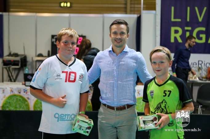 "Ogres Vilku" komanda izcīna "Unihoc Riga Cup 2018" kausu