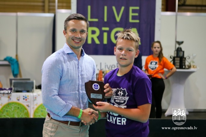 "Ogres Vilku" komanda izcīna "Unihoc Riga Cup 2018" kausu