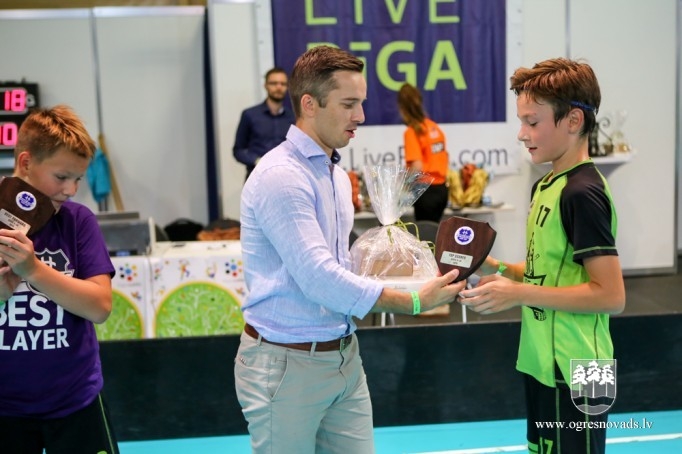 "Ogres Vilku" komanda izcīna "Unihoc Riga Cup 2018" kausu