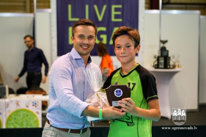"Ogres Vilku" komanda izcīna "Unihoc Riga Cup 2018" kausu